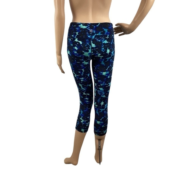 Athleta Chaturanga Blue Leopard Print Capri Leggings Size XS - Picture 5 of 7